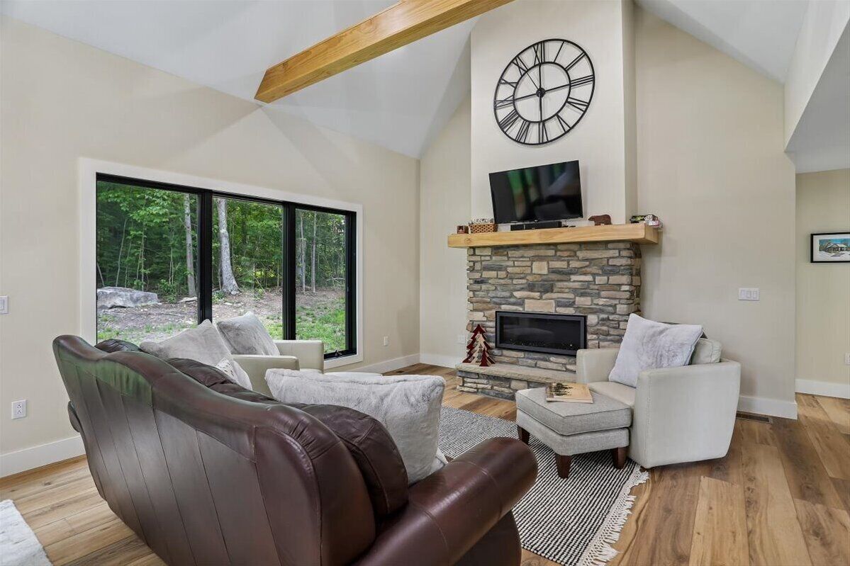 Smart TV y chimenea 
