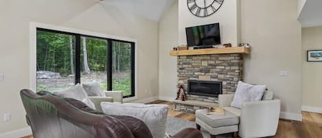 Smart TV y chimenea