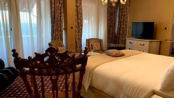 Suite Deluxe | Coffres-forts dans les chambres, bureau, Wi-Fi gratuit