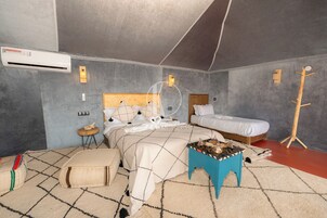 Comfort Triple Room, Patio, Mountain View