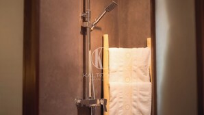 Comfort Quadruple Room, Patio, Mountain View | Bathroom - Kal Tenere Luxury Camp (Agafay)