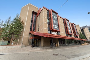 Unclassified image, 5 of 31, button - Copper Mountain Studio in Center Village Walk to Lifts and Dining (Frisco)