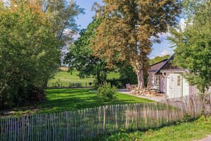 A rural property with a fenced yard, a small shed, and a large tree. - Scanian longhouse with studio in  Österlen (Smedstorp Tomelia)