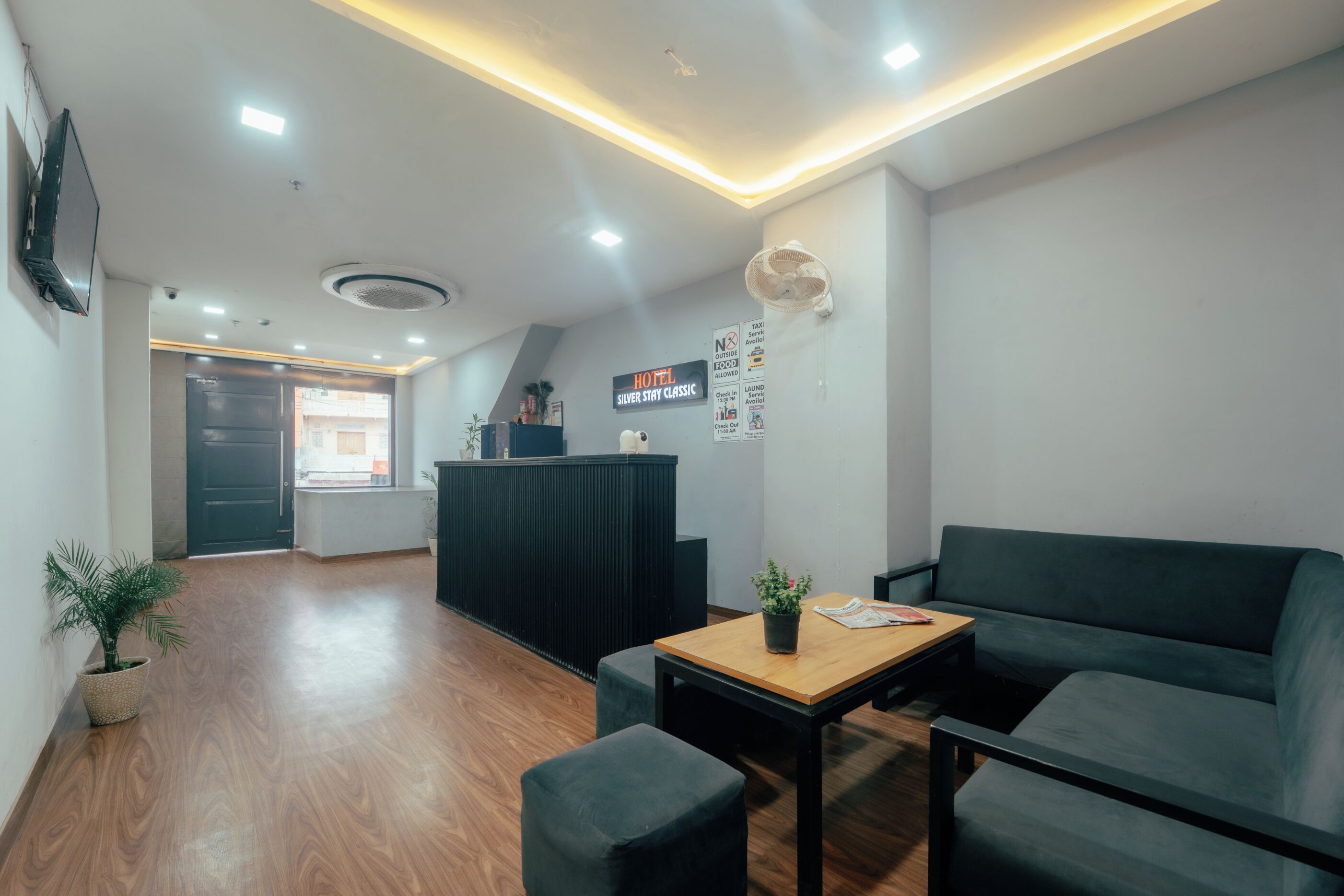 Quầy tiếp tân