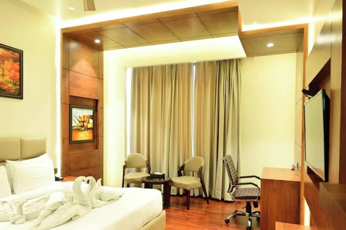Superior Double Room, City View