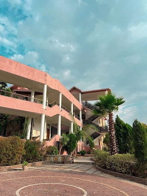 Exterior - Palm Valley Resort by The Sky Imperial (Naya Khera)