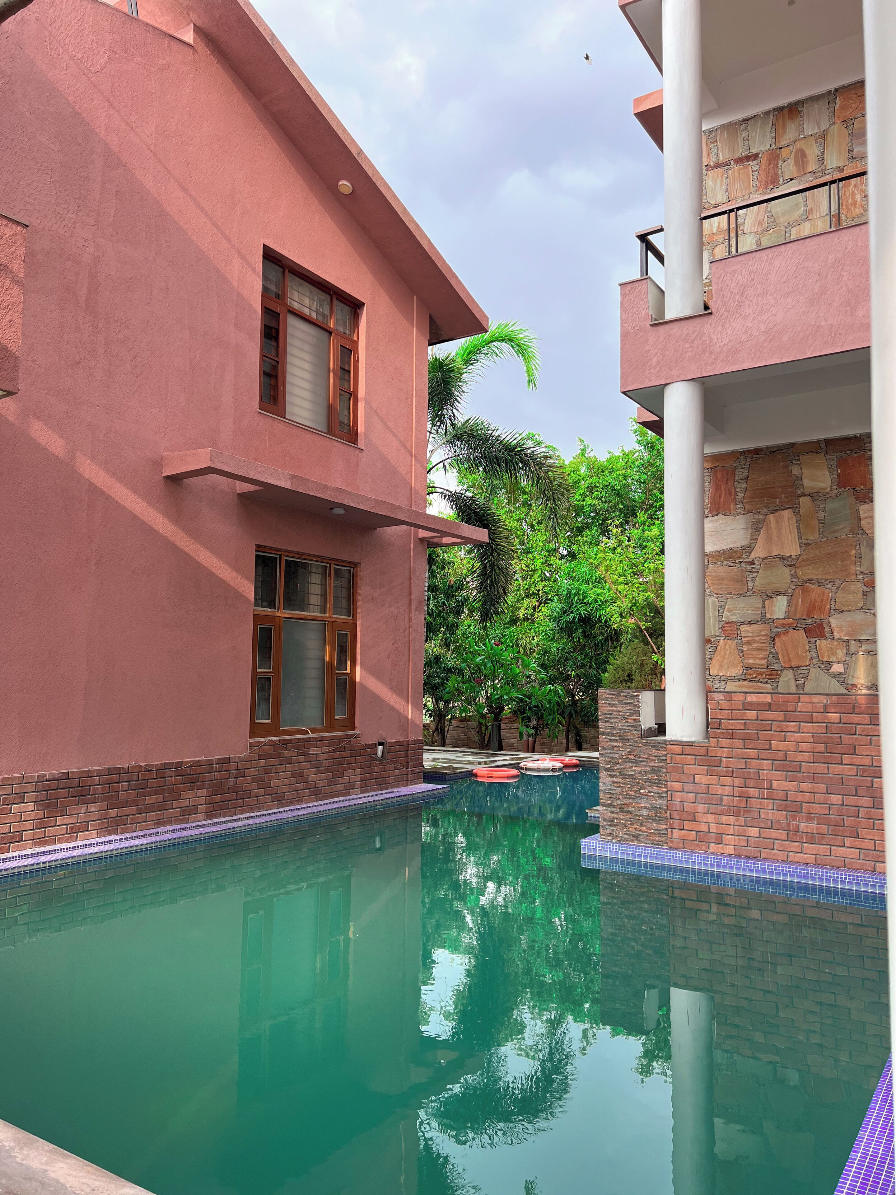 2 outdoor pools