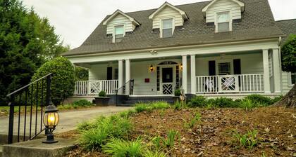 Private Estate Sleeps 24 - Pool - Walk Downtown - Weddings • Reunions • Furman