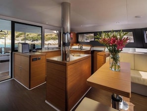 Private kitchen - Dufour 48 Catamaran - UMA (Primošten)