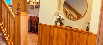 The Hideout at Eagle Crest Resort with a Private Hot Tub and Walking Distance to Lakeside Sport Center Pool, multiple living spaces, kids nook, sleeps 7.
