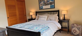 The Hideout at Eagle Crest Resort with a Private Hot Tub and Walking Distance to Lakeside Sport Center Pool, multiple living spaces, kids nook, sleeps 7.
