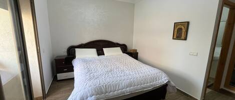 1 bedroom, bed sheets