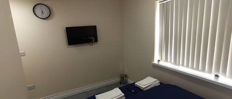 Double Room | Iron/ironing board (on request), WiFi (free)