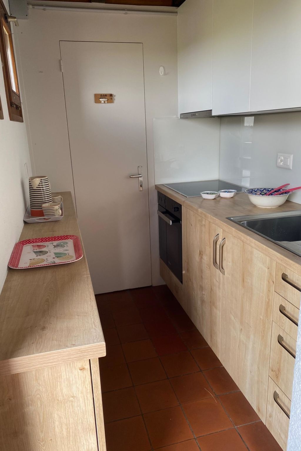 Fridge, oven, cookware/dishes/utensils