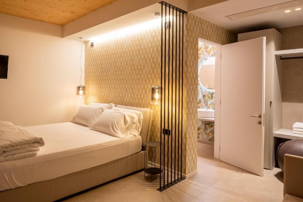 Deluxe-Doppelzimmer, Poolblick | Zimmersafe, Schreibtisch, Verdunkelungsvorhänge, schallisolierte Zimmer