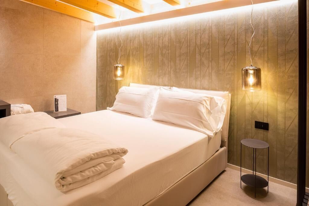 Junior-Suite, Poolblick | Zimmersafe, Schreibtisch, Verdunkelungsvorhänge, schallisolierte Zimmer