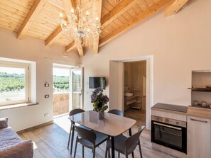 Dining - Beautiful apartment in villa for 4 guests with pool, WIFI, A/C (Vetralla)