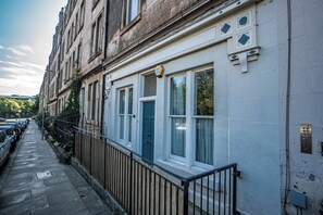 Exterior - Stylish Leith Flat | Great Transport Links to City - Pass the Keys (Edinburgh)