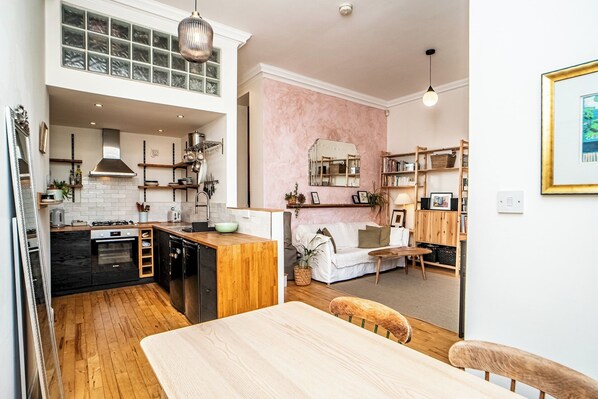 Interior - Stylish Leith Flat | Great Transport Links to City - Pass the Keys (Edinburgh)