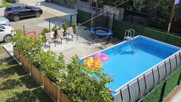 Family House | Pool | Seasonal outdoor pool