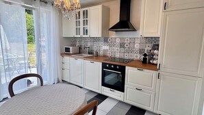 Private kitchen - A peaceful retreat with a garden (Plomeur)