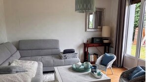 Living area - A peaceful retreat with a garden (Plomeur)