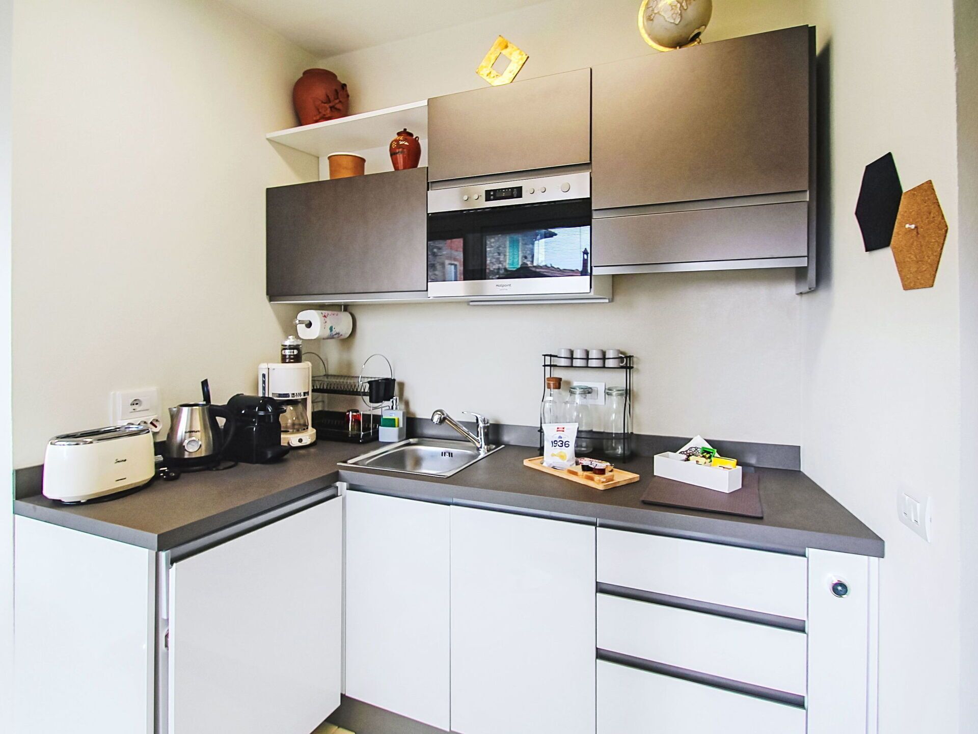Microwave, dishwasher