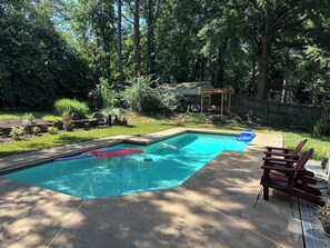 A backyard with a swimming pool, a wooden deck, and a fenced area with a pergola. - UGA GAME DAY Home w/3 bedrooms-6 People (Athens)