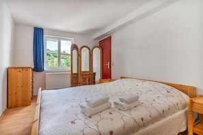 2 bedrooms, WiFi, bed sheets