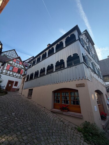 Zentrale Schwarzwaldstube Schiltach - mit Balkon im Stadtzentrum und kostenloser ÖPNV-Nutzung