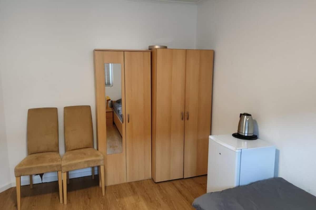 Standard-Zweibettzimmer | Verdunkelungsvorhänge, Bügeleisen/Bügelbrett, kostenloses WLAN