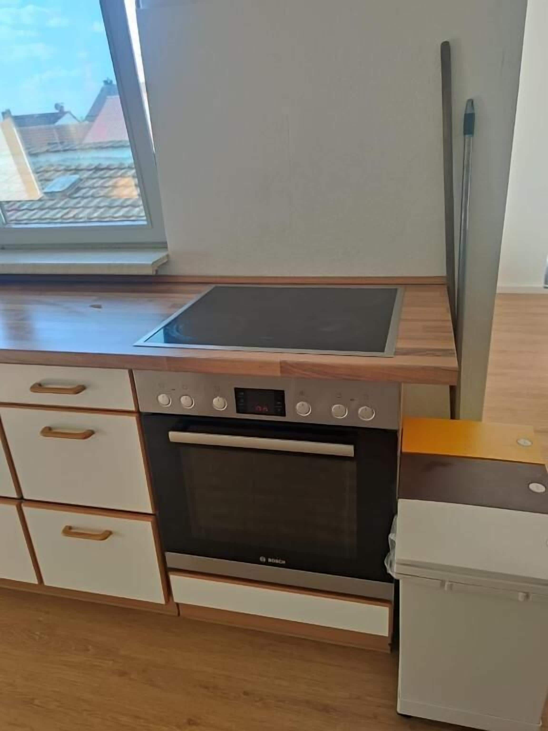 Een koelkast, een magnetron