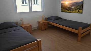 Standard-Zweibettzimmer | Verdunkelungsvorhänge, Bügeleisen/Bügelbrett, kostenloses WLAN