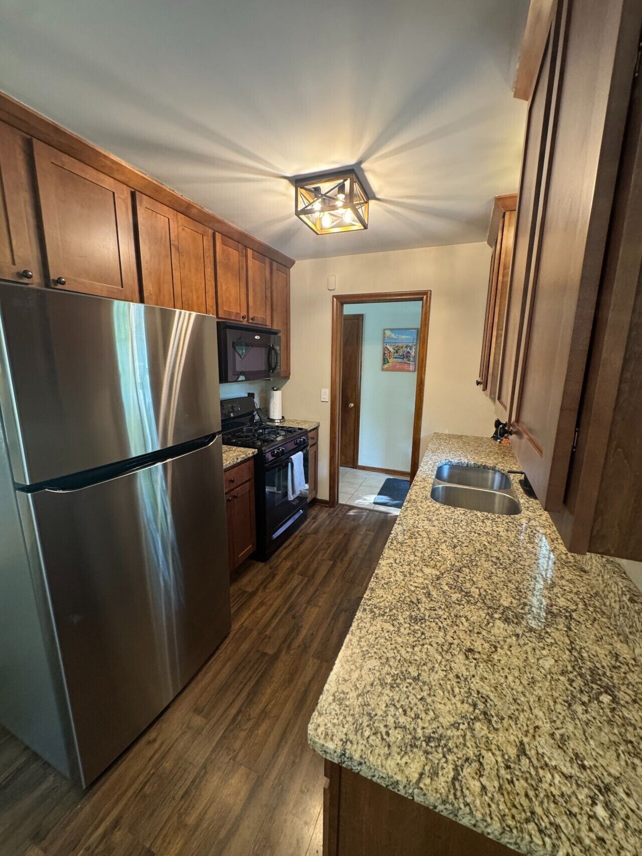 Coffee/tea maker, fridge, microwave, stovetop