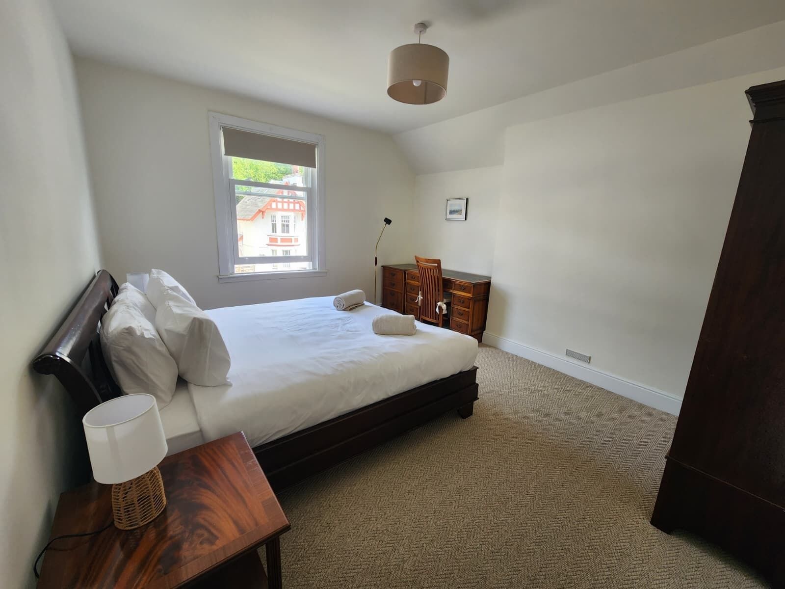 3 bedrooms, iron/ironing board, WiFi (free), bed sheets