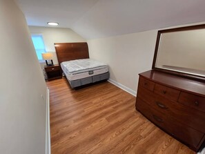 Room - Takoma Park 3BR Retreat | Easy DC Access (Takoma Park)