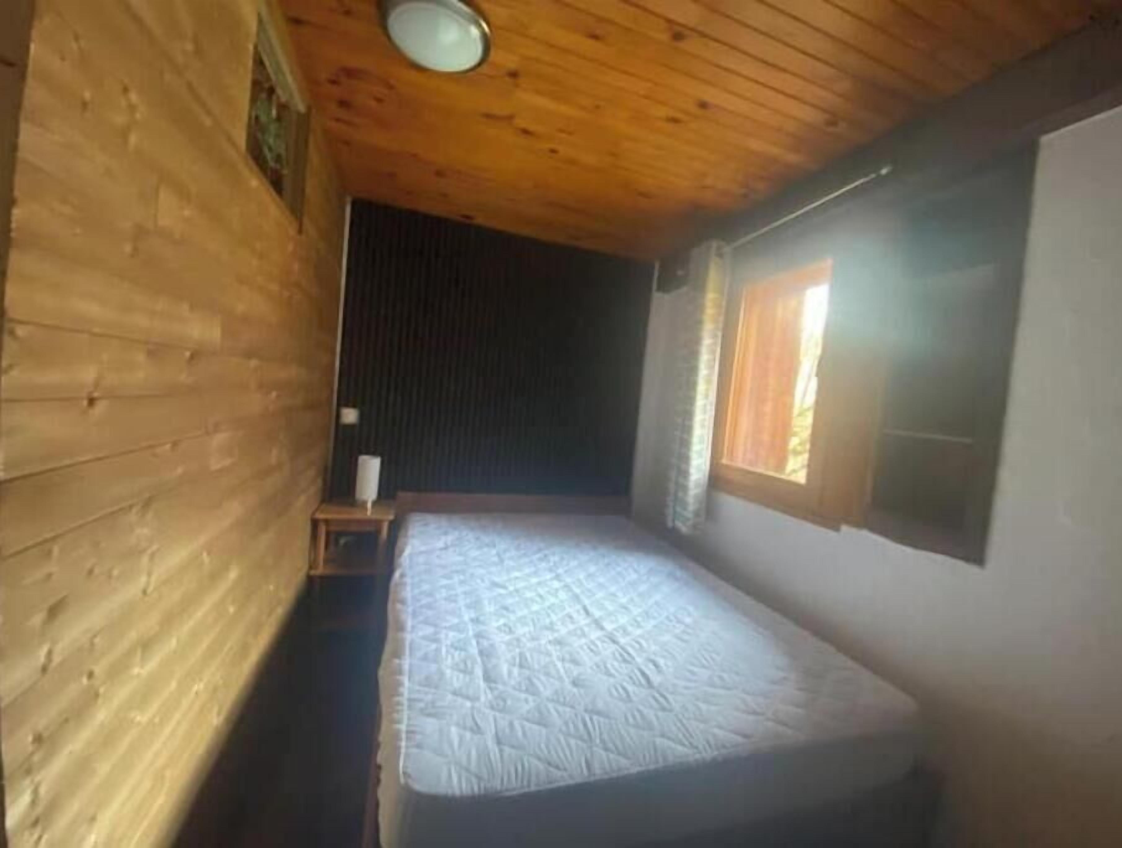 WiFi, bed sheets