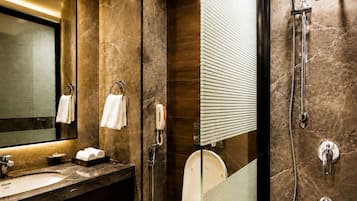 Standard Double or Twin Room | Bathroom | Shower, rainfall showerhead, free toiletries, hair dryer