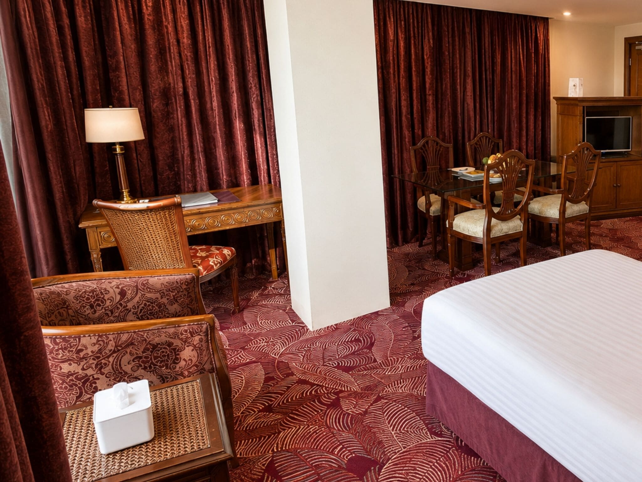 Premium bedding, in-room safe, desk, laptop workspace