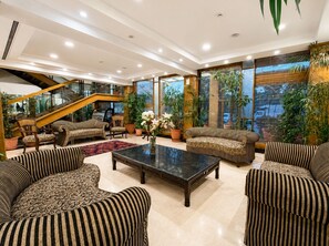 Lobby - Hotel Crown CP (Islamabad)