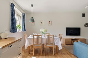 Dining - Apartment 2 "Olympic Stadium"—a cozy apartment in the green heart of Wrocław (Wrocław)