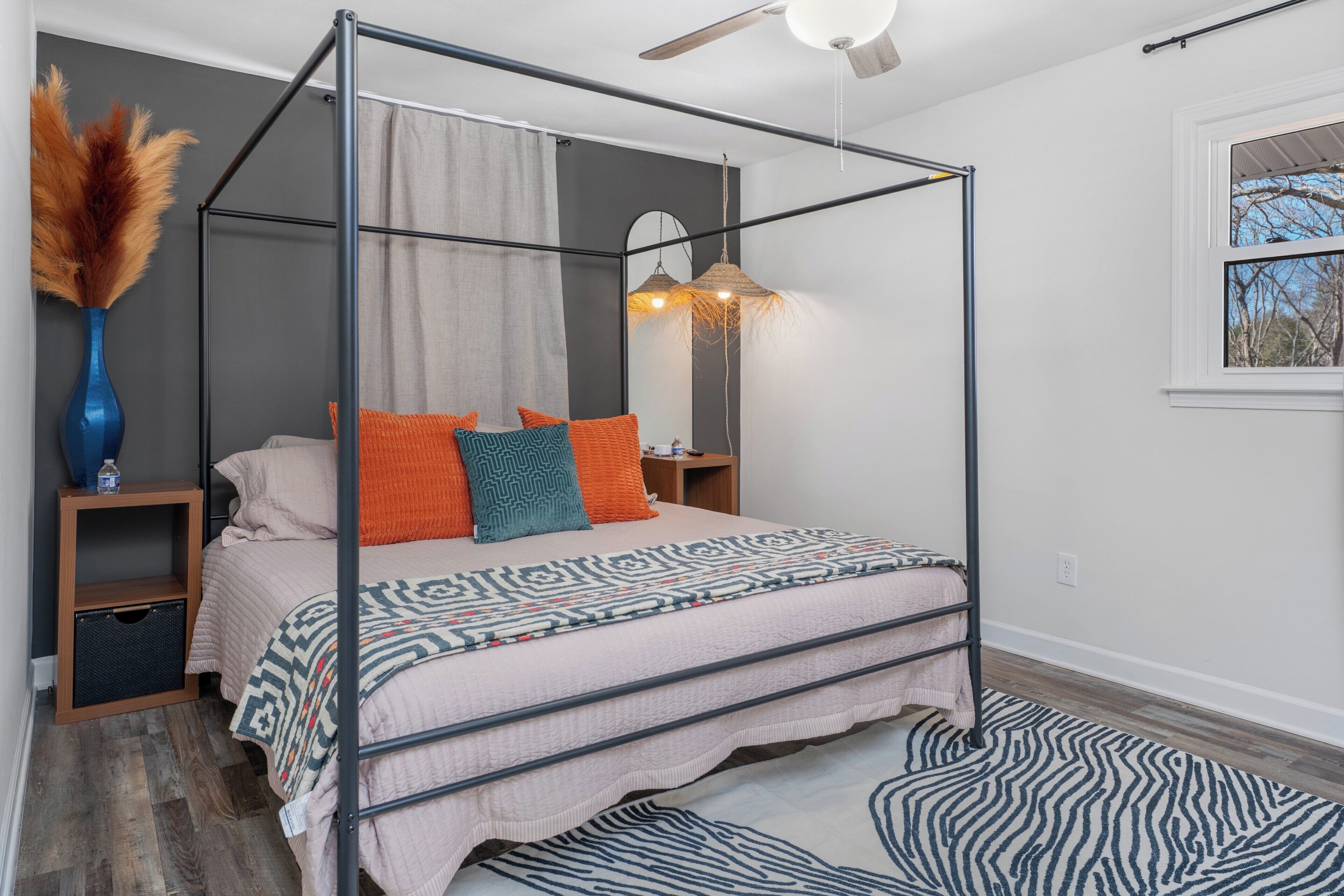 4 bedrooms, iron/ironing board, travel crib, WiFi (free)