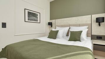 Studio, City View | In-room safe, desk, laptop workspace, blackout drapes