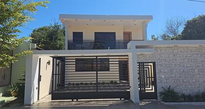 Center of esperanza 3 bedroom plus pool, a/c and hot water fits 12 people comfy.