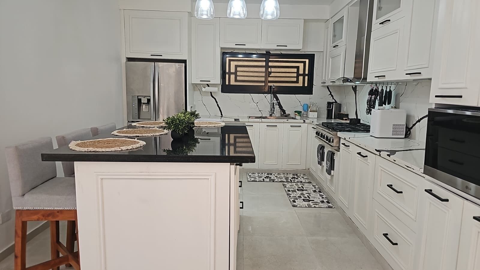 Coffee/tea maker, fridge, microwave, stovetop