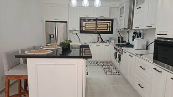Coffee/tea maker, fridge, microwave, stovetop