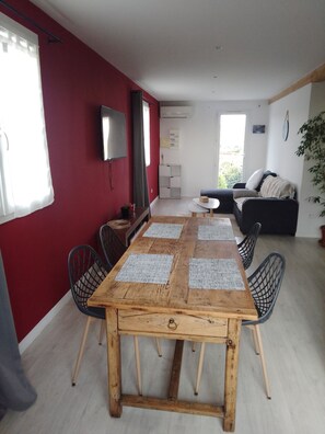 Dining - Vrbo Property (Mireval)