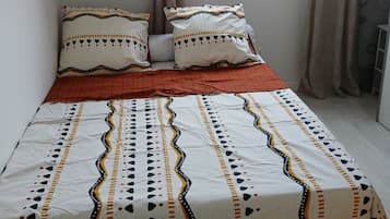 2 bedrooms, iron/ironing board, bed sheets