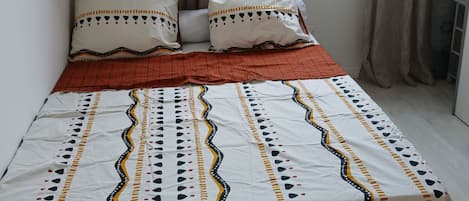 2 bedrooms, iron/ironing board, bed sheets