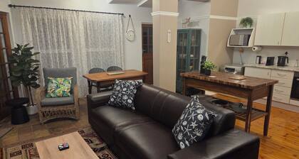 Walking distance to the sea! Perfect location in Mossel Bay Point.
